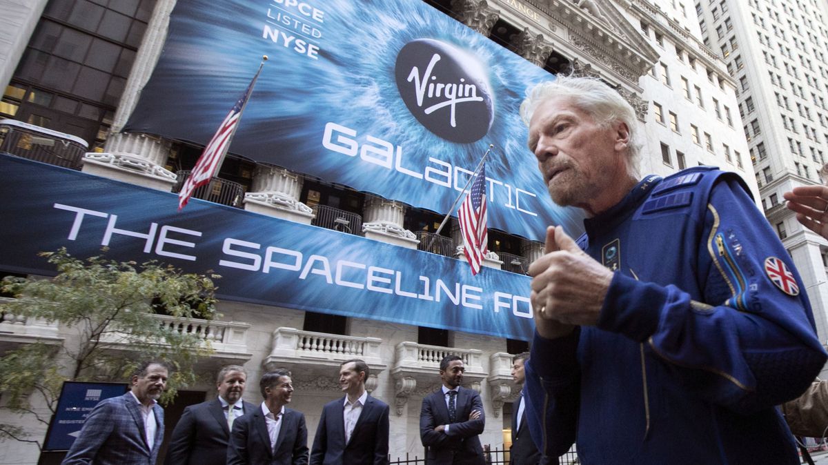 Branson poletí do vesmíru 11. července, o devět dní předstihne Bezose